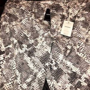 NWT Torrid snakeskin jeggings. Size 20